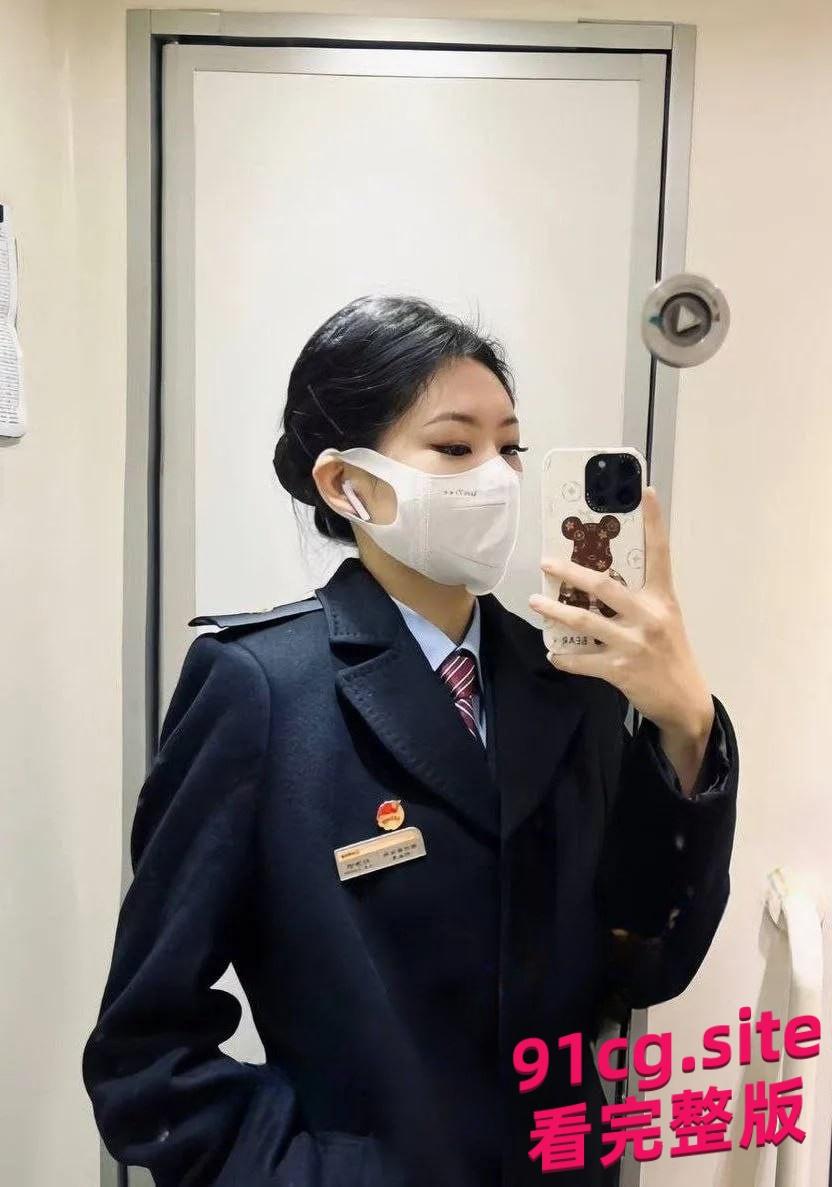 真实反差上海乘务员朱筱盈高冷制服女神下班变淫娃！-1