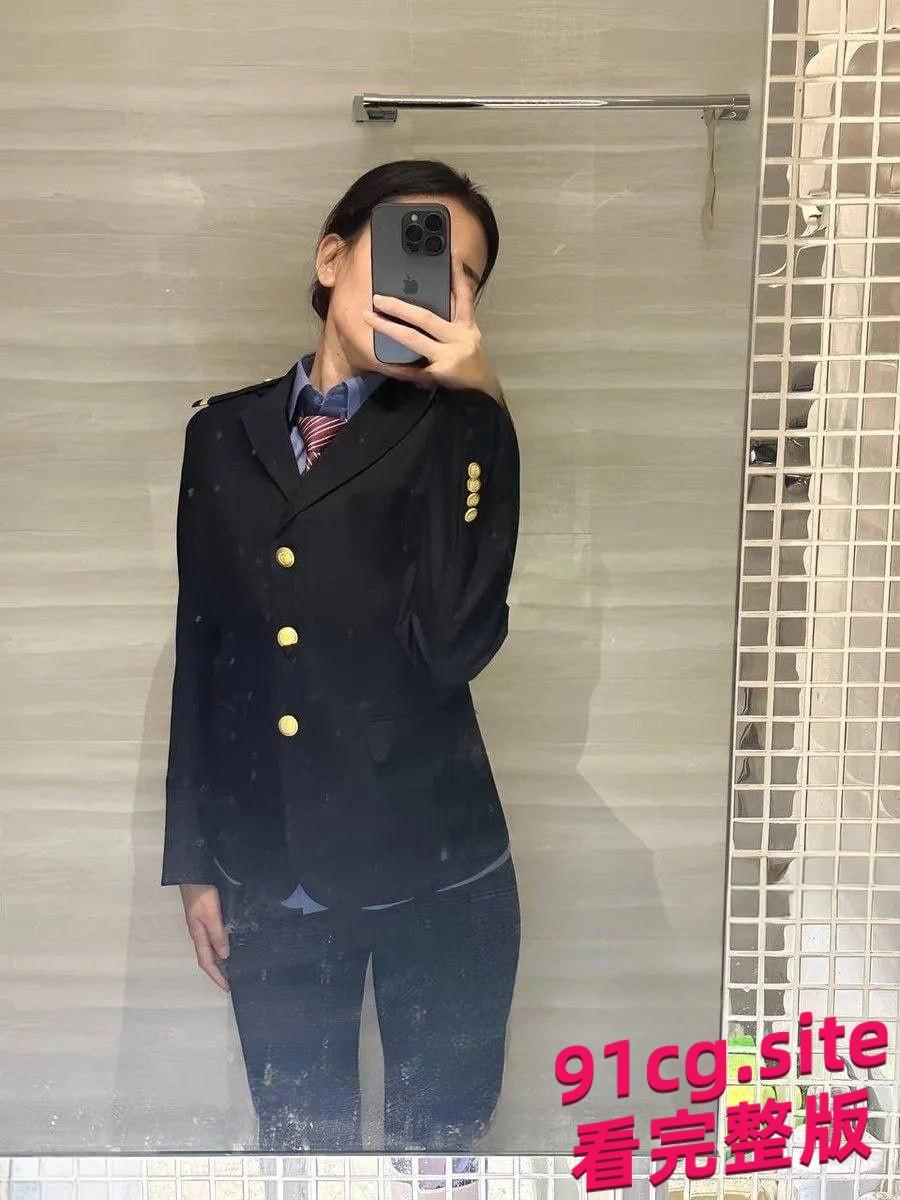 真实反差上海乘务员朱筱盈高冷制服女神下班变淫娃！-2