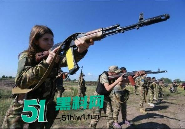 俄乌战争的战场最真实实况曝光，女兵被俘后残忍侵犯后再杀视频，国家的争斗害了无辜的人。-7