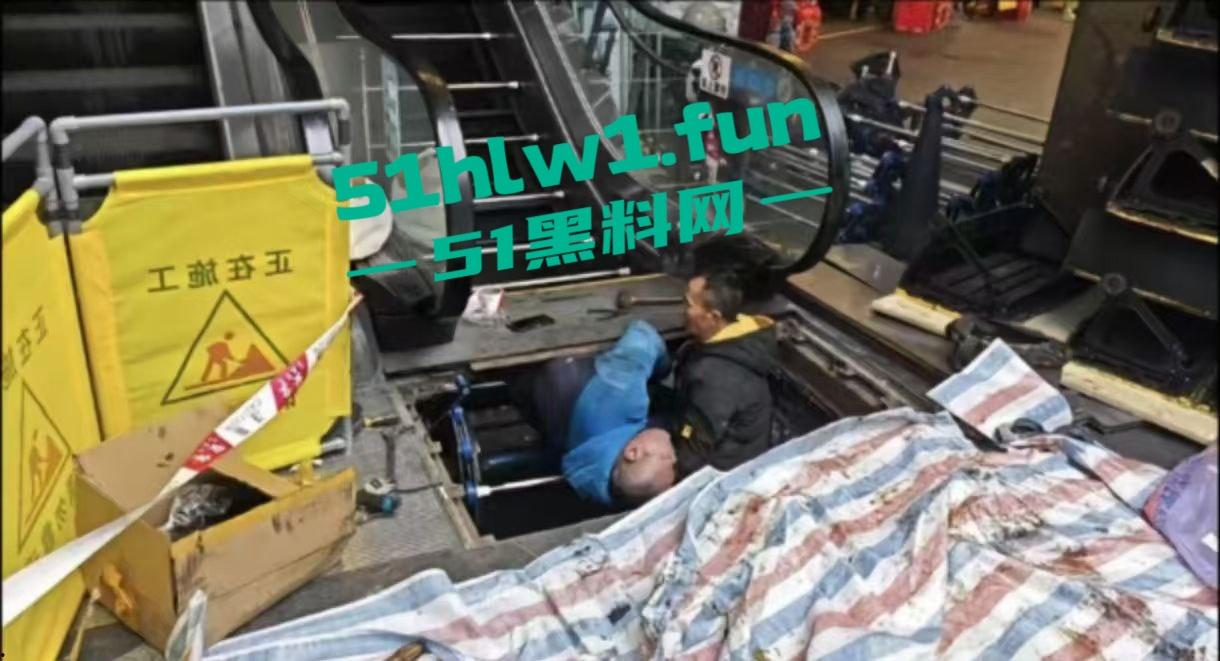 成都春熙路扶梯维修过程中出事故，可怕电梯要吃人现场事故视频流出。-7