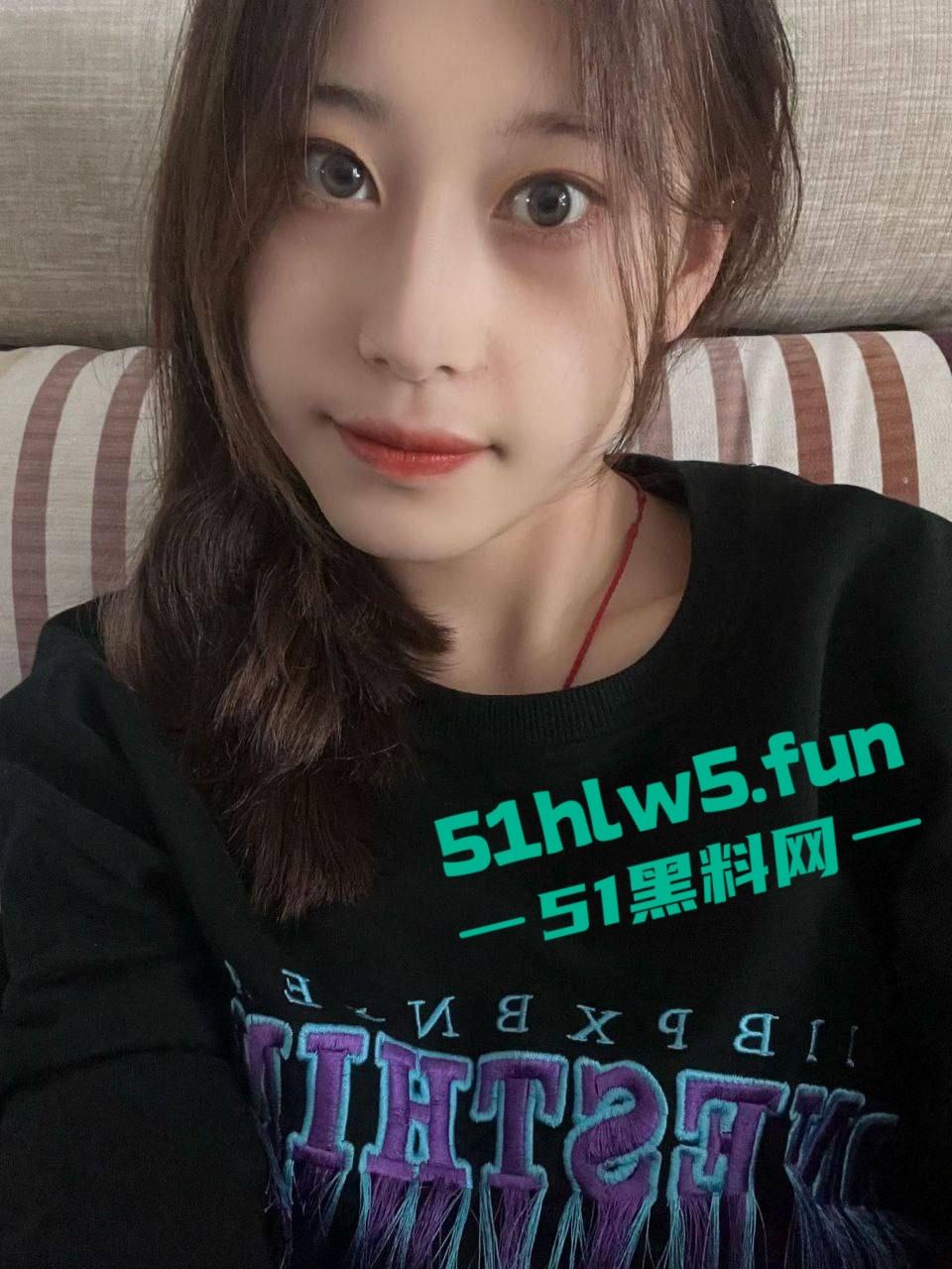 福建周宁一中【杨晴瑜】小穴超嫩的反差眼镜妹，性欲旺盛网上撩骚浴室自慰视频遭曝光。-8