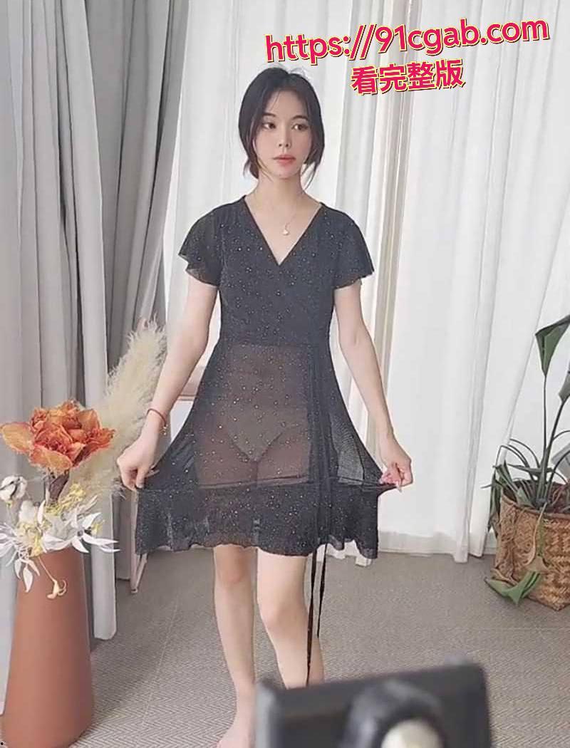 太拼了吧，淘宝情趣装店露小出，拍模特花絮视频直接整到大街上去了！ 旁边大爷都看呆了-8