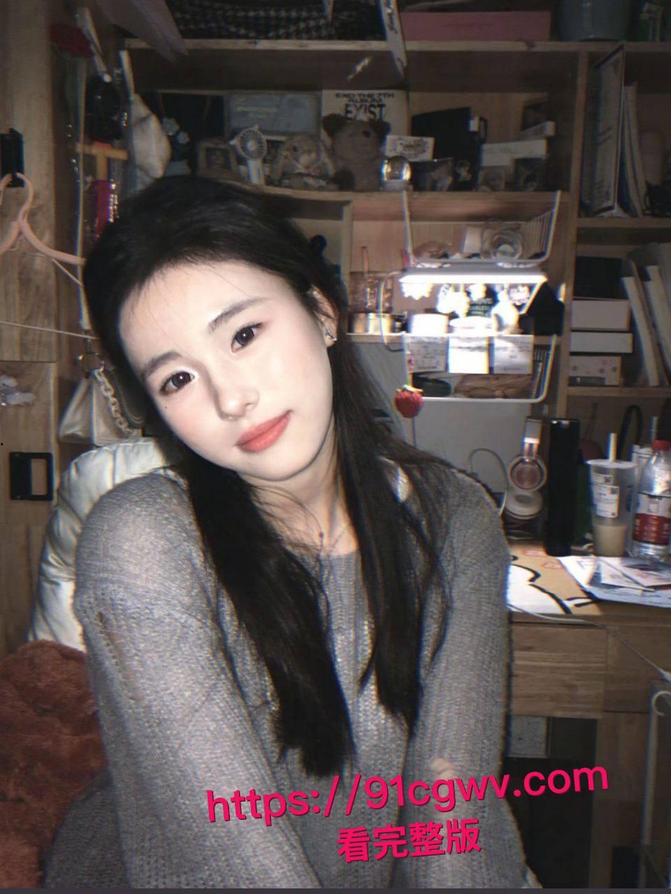 山东泰安清纯仙女谢馨予私密视频流出:被金主调教成榨精骚母狗 翘臀狂砸鸡巴汁水四溅-4