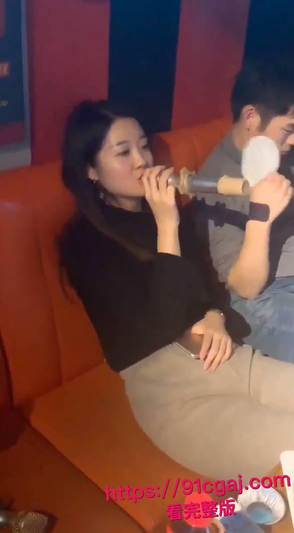 极品人妻章雅晴同学会后勾搭初恋直奔酒店,浪叫喷水操到腿软,视频竟被渣男贱卖换钱!-5