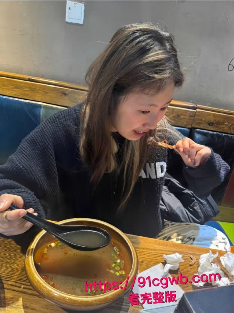 山东青岛城阳区李萱婷 极品反差婊与炮友居家激情狂欢 性感红色情趣诱惑 翘臀被后入爆操内射高潮!-2