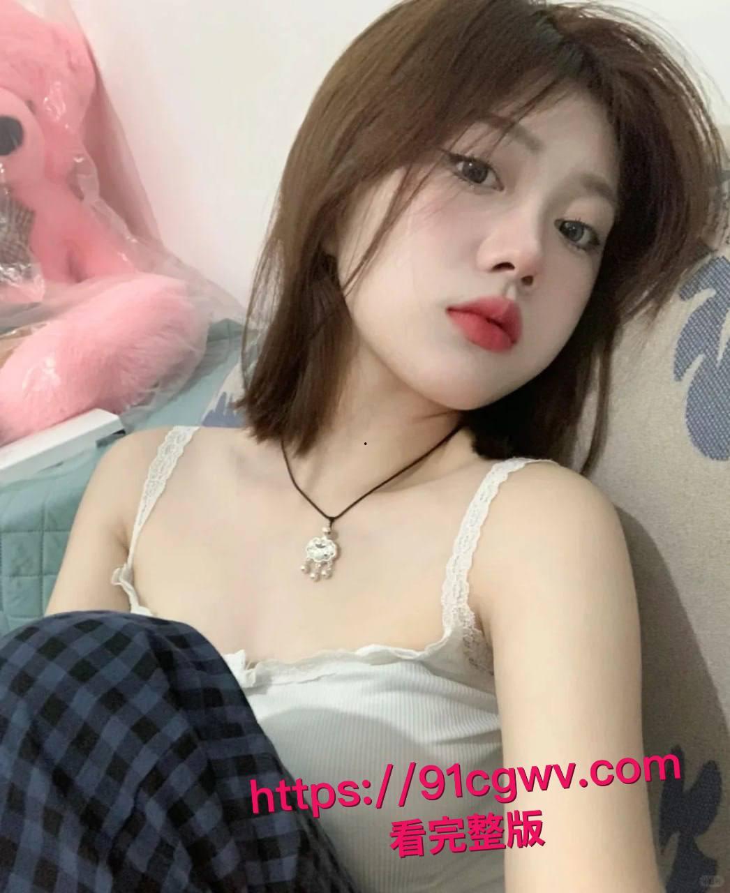 赣南师范大学韦丽芳清纯短发学妹黑料爆棚!校内好学生校外外围,厕所全裸口交后入视频流出,母狗本性暴露无遗!-6