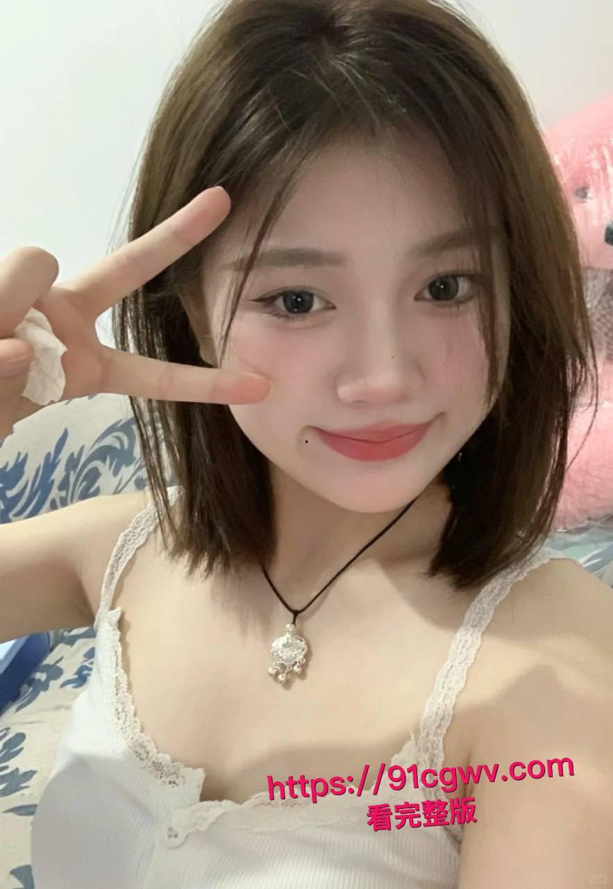 赣南师范大学韦丽芳清纯短发学妹黑料爆棚!校内好学生校外外围,厕所全裸口交后入视频流出,母狗本性暴露无遗!-7