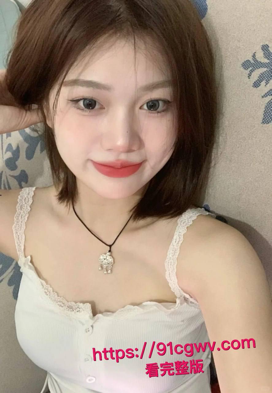 赣南师范大学韦丽芳清纯短发学妹黑料爆棚!校内好学生校外外围,厕所全裸口交后入视频流出,母狗本性暴露无遗!-9