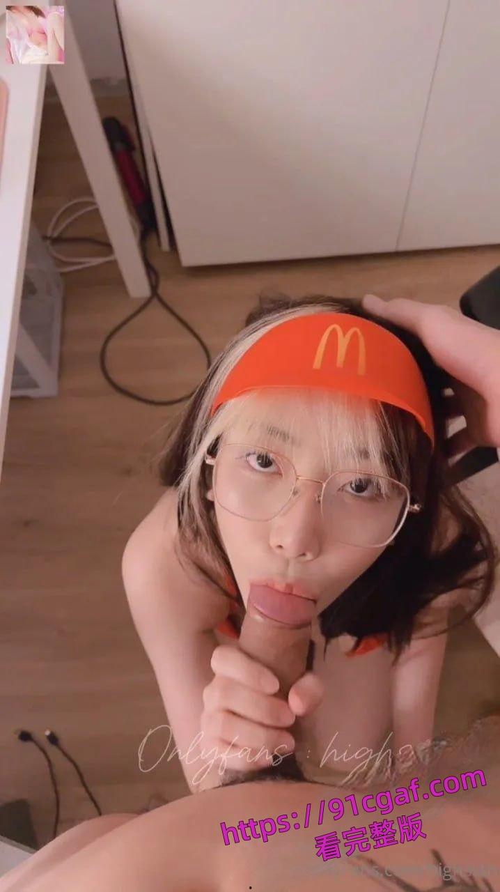 泰国巨乳网黄 highsstn 口交技术很好 配上这张高颜值的脸蛋 真的是又色又欲！-7