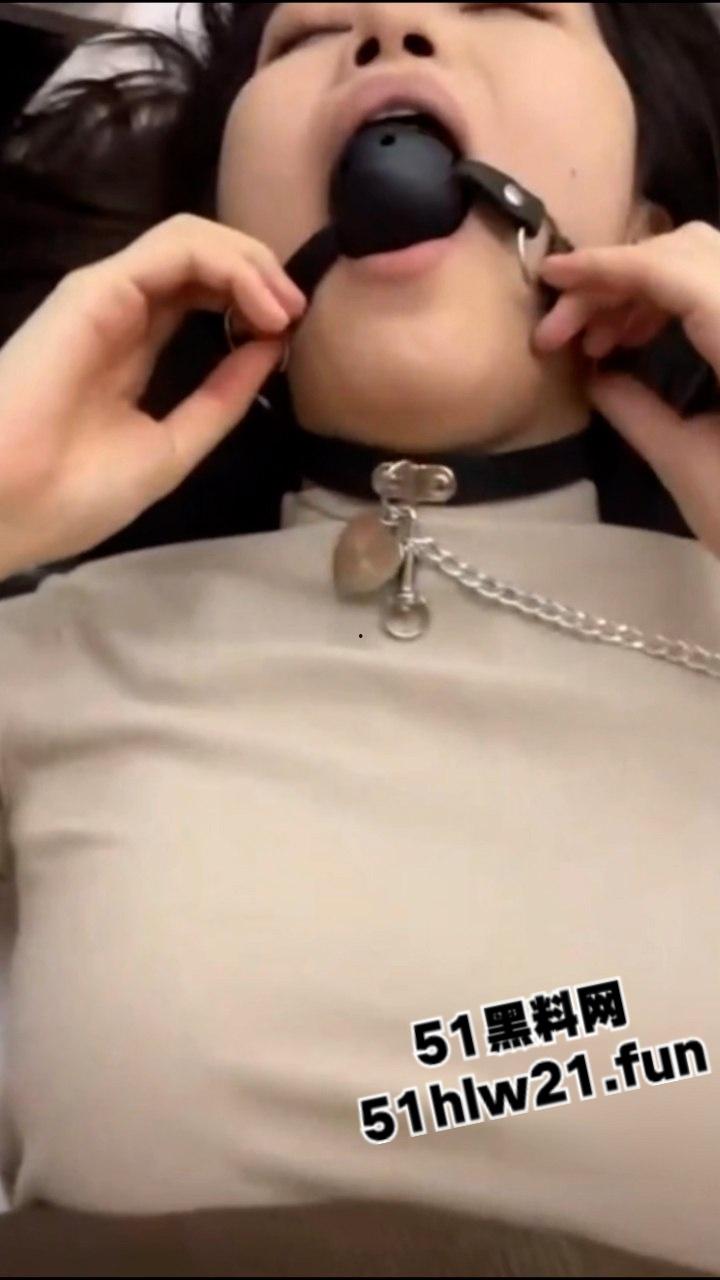 中国民用航空飞行学院【吴婷】粉嫩玉足线下约炮金主，灵活舌头简直可以含化鸡巴！-4