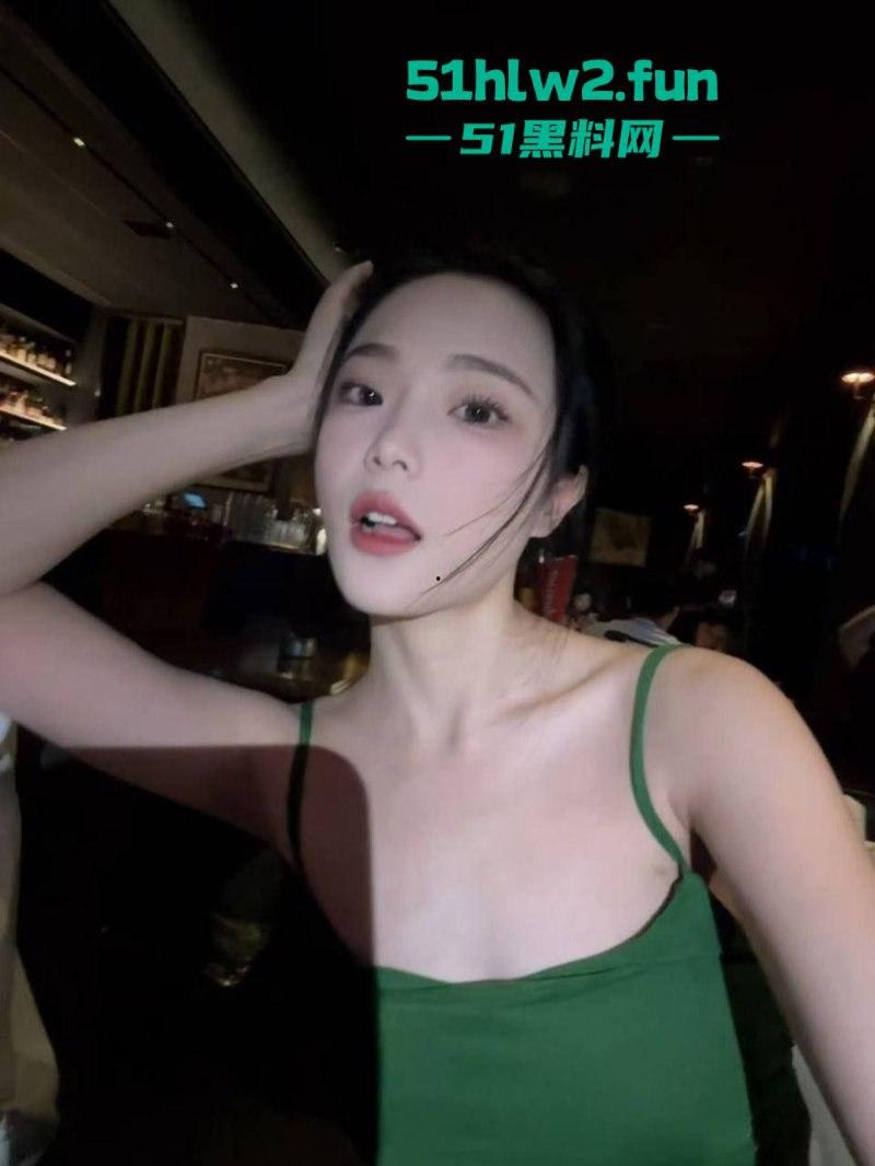 西安音乐学院艺术系学生妹【宋昕宸】汉服cos武媚娘服侍主人 让你感受帝王般的视觉冲击！-4