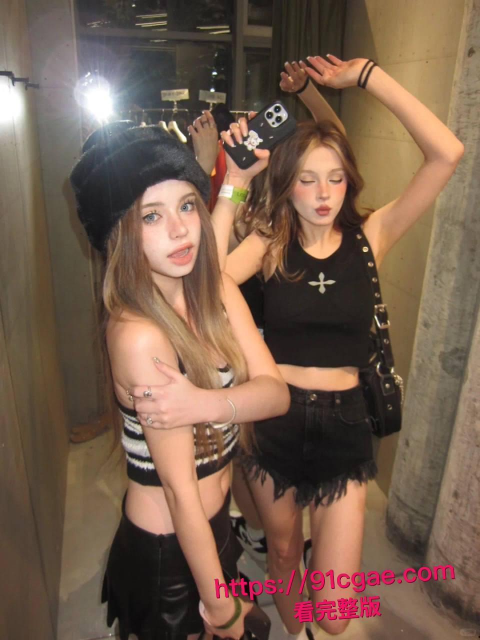 欧美巨乳女神双飞狂欢！两个大学生奶牛双姝内射喷汁，边抠边操操不过来，精液灌满骚穴！-8