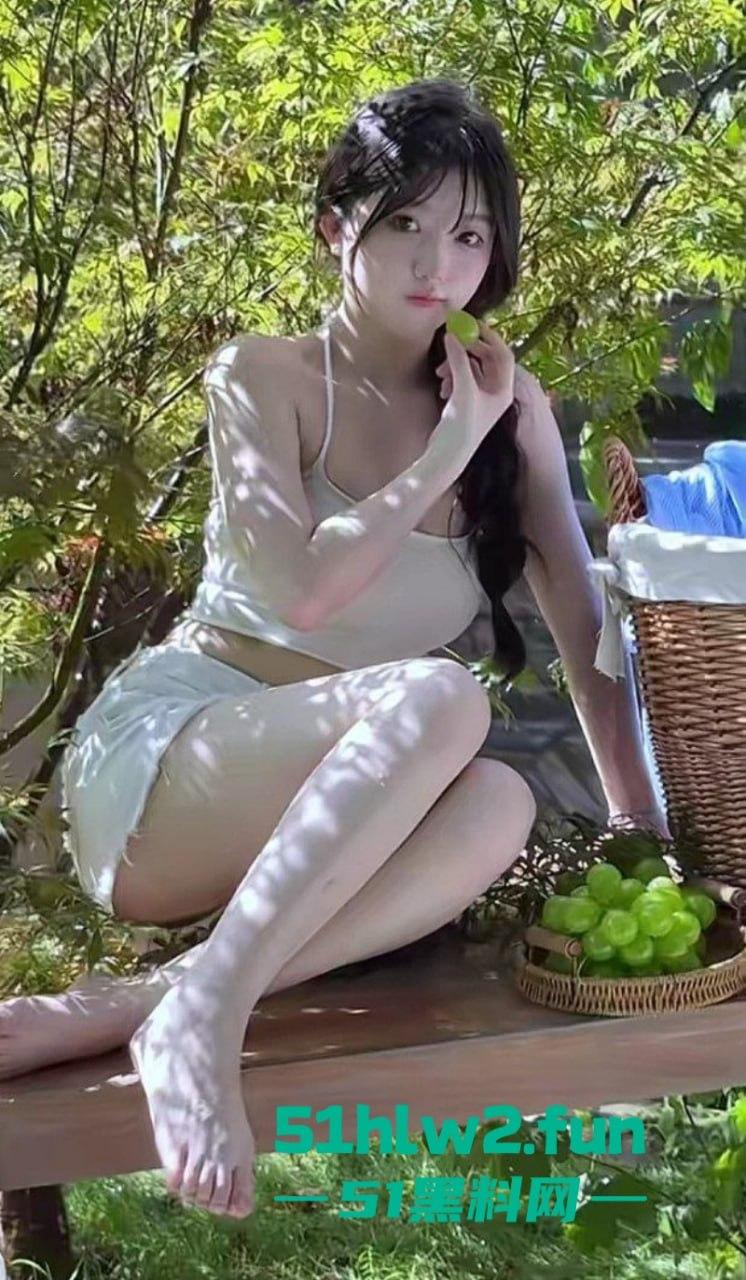 抖音280W粉甜美嫩妹【天降之雯】明星颜值模特身材全裸自慰，坚挺美乳神秘小穴爸爸们快来。-5