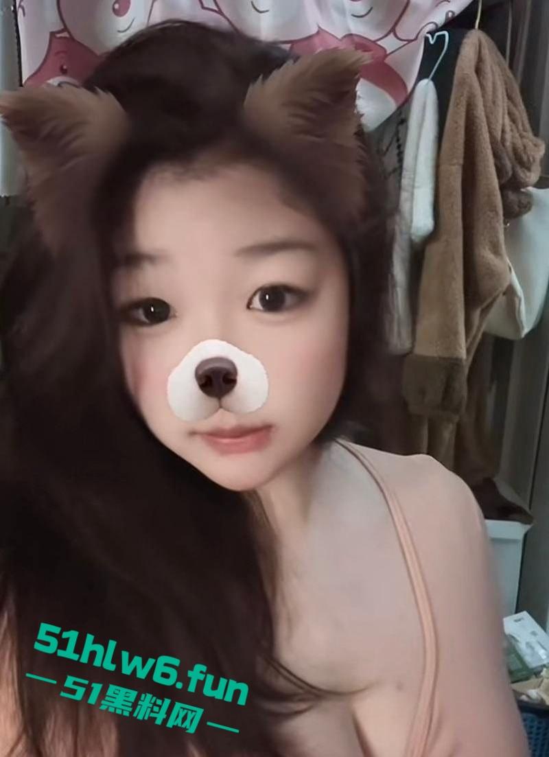 童颜巨乳遭人恨,河南商丘职业技术学院【刘鑫雨】私下自慰被室友发现曝光。-8