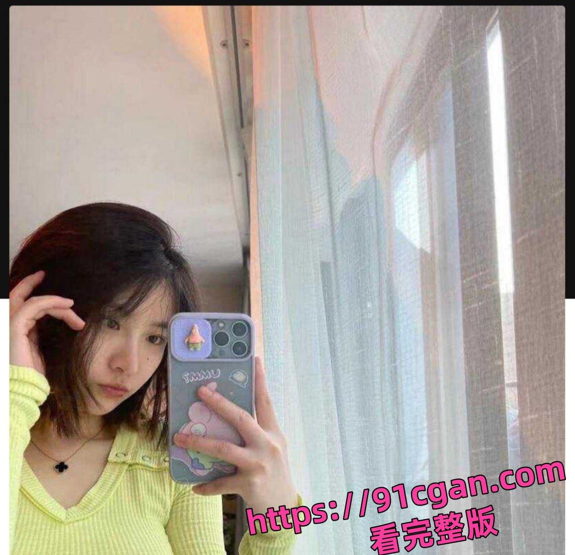 赣州师范科技学院短发精神学妹杨嘉婧03年的小嫩逼，到处发骚照勾引男同学