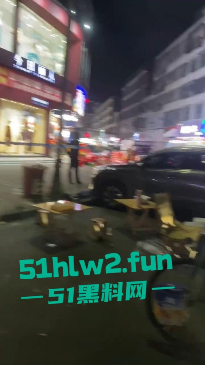 广东揭阳二奶街突发血案,男子美容店内行凶捅店长后自残,警察现场处理成瓜友焦点!-3