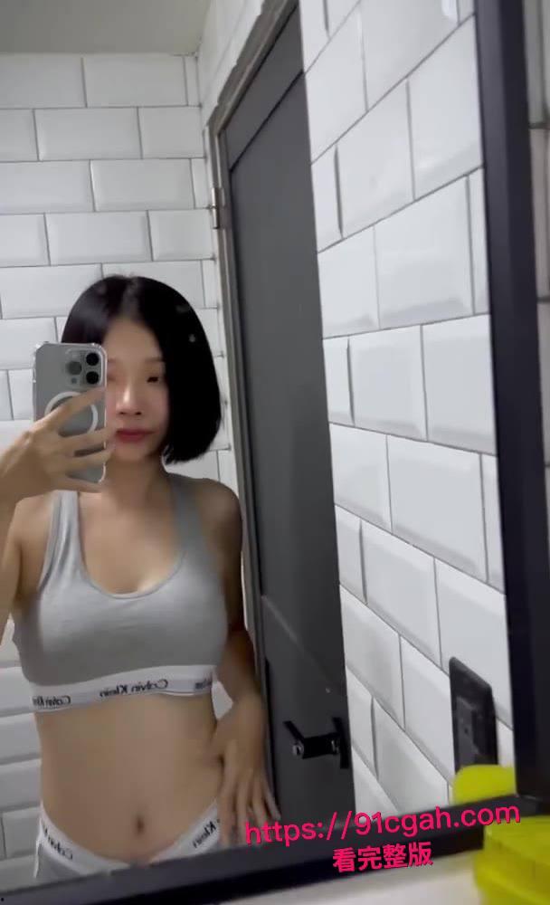 台湾知名女网红 Zhen祯 极品短发女神 吃肉棒的样子特别销魂-7