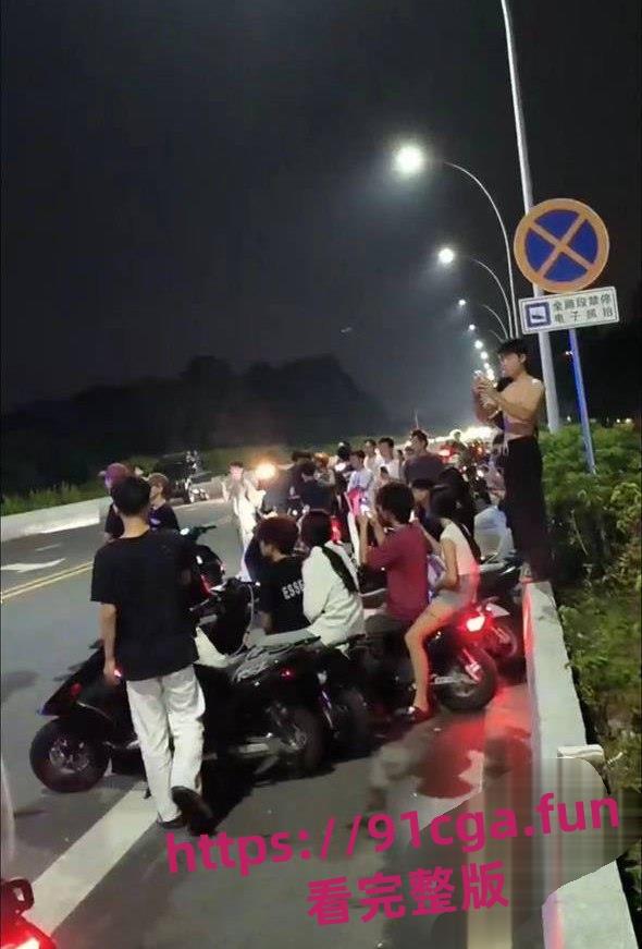 广东中山小榄绿道凌晨鬼火少年飙车秀特技酿惨烈车祸！多人头破血流哀嚎不断！