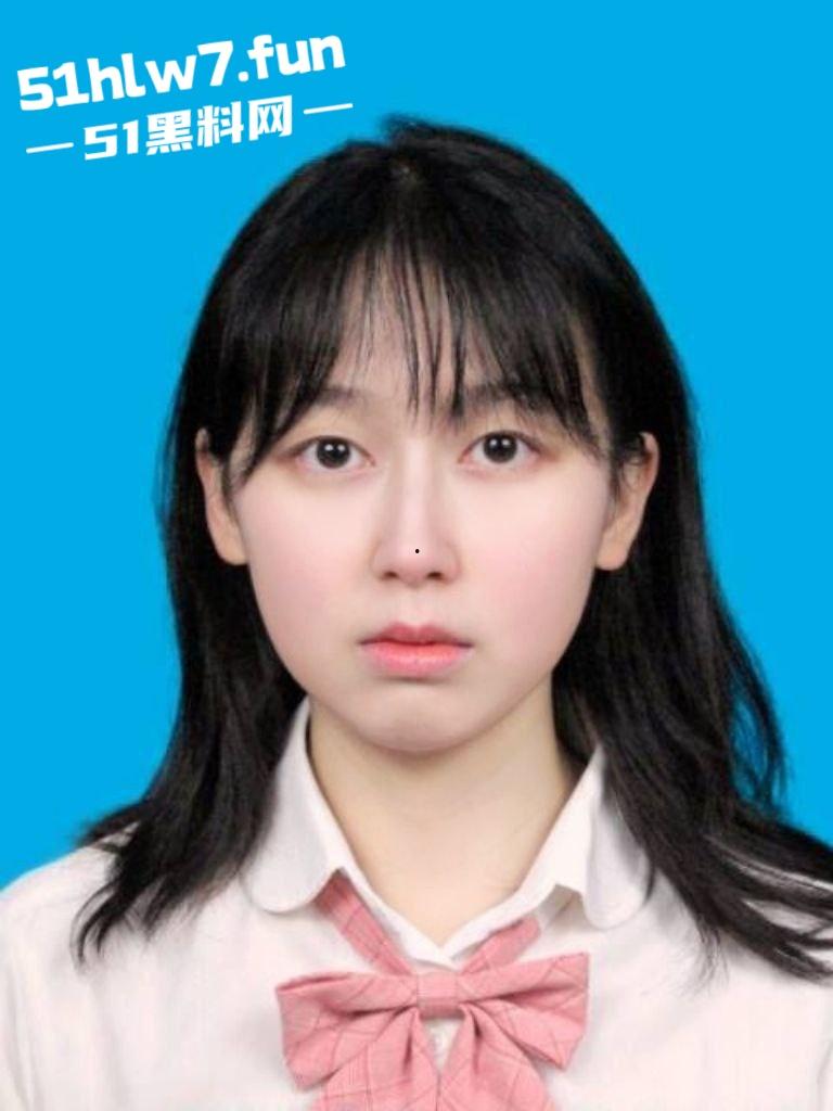 独家曝光！重庆移通学院反差婊【李启丹】被开发出母狗基因，口交吞精多人轮奷重度骚贱。-7