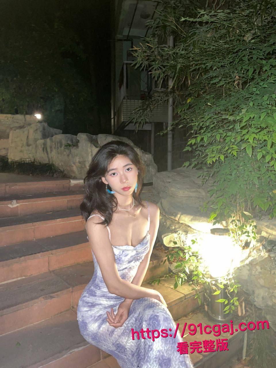 大长腿御姐丁琬睛反差视频流出:金主炫耀视频里她叼套臣服被尿浇身,还撅翘臀掰开骚穴求大鸡巴无套狠插!-6