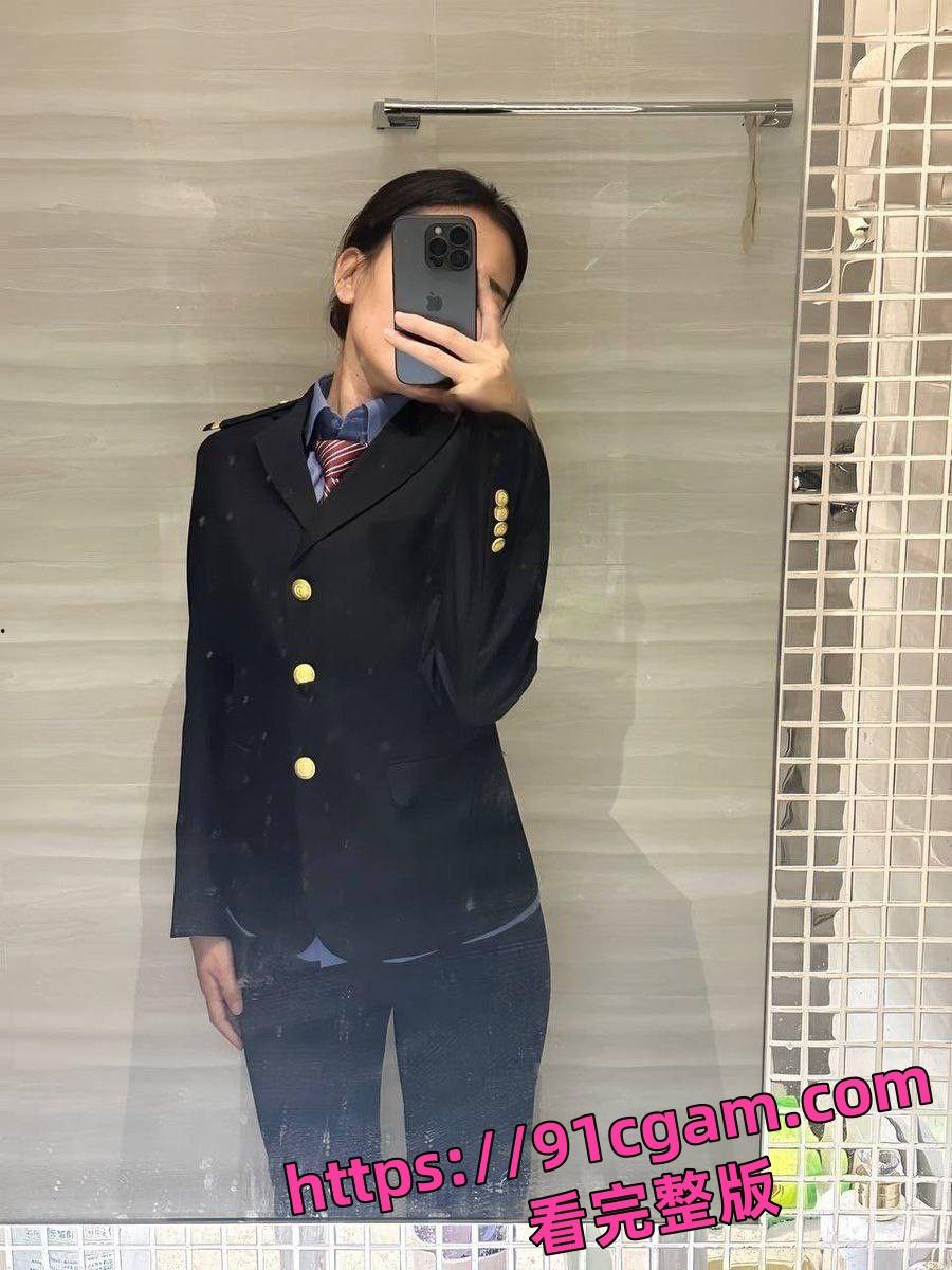 上海女乘务员盈盈上班是高冷制服女神下班秒变淫娃 摆出各种淫荡姿势-4