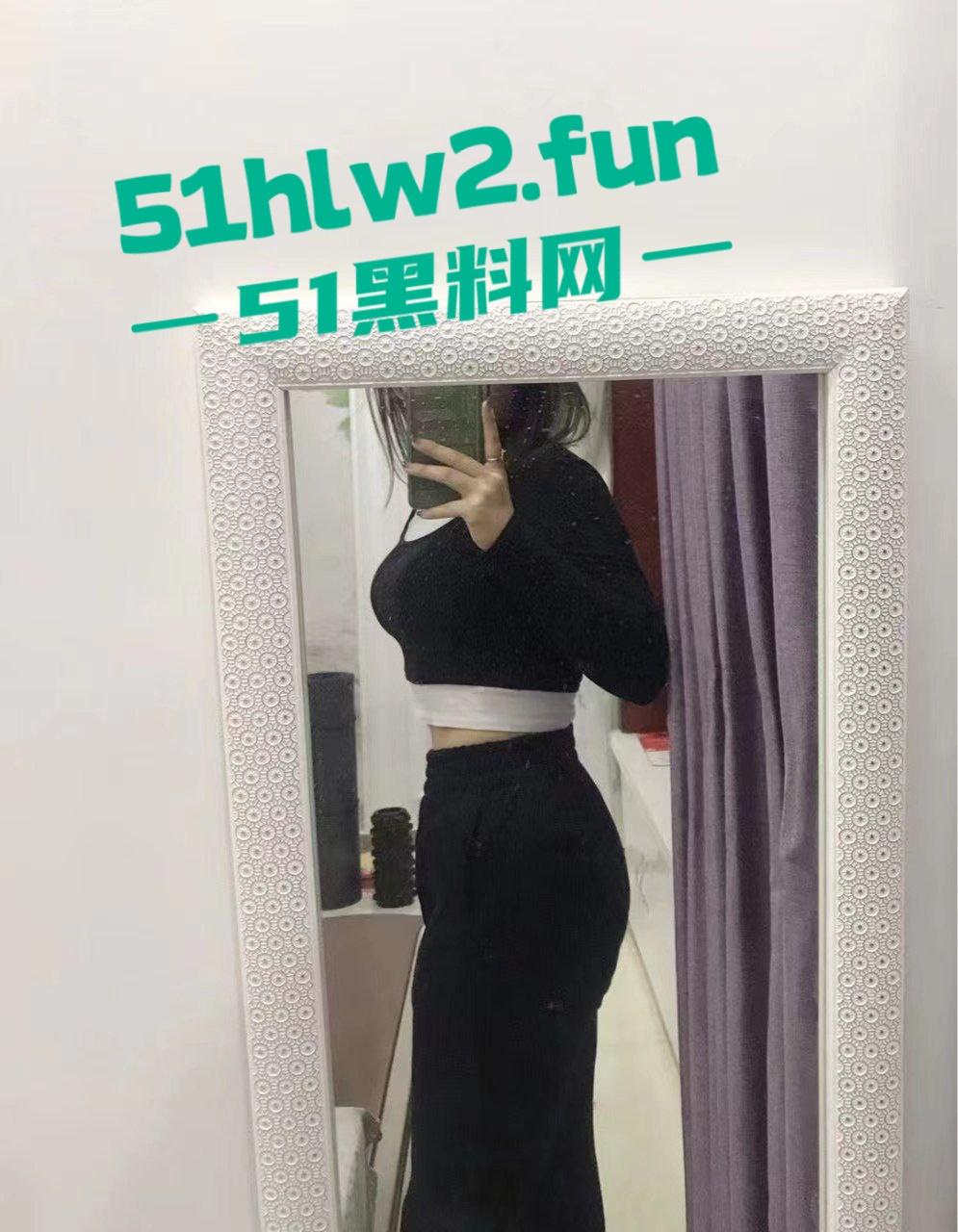 河北衡水顺平中学班主任爆大瓜！C-18班政治老师教书是正经的，下课跪地吃鸡骚得一批真会玩！-1