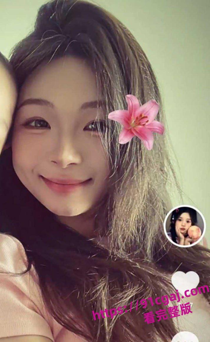 河头老街05年不倒翁女孩孙鹤滋百万粉丝网红竟被河头老街团长大叔李维金PUA拿下-3