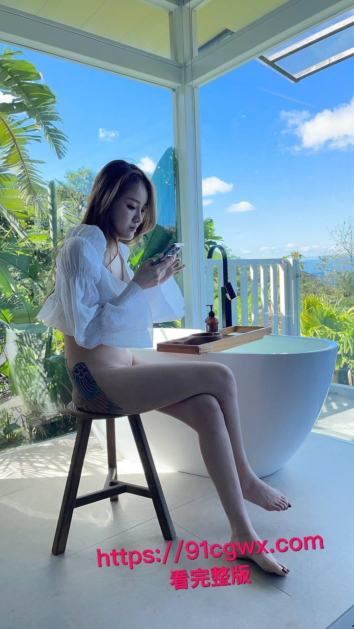 台湾ins网红唐恩男友私密视频流出：高颜名媛不情愿撅翘臀挨大鸡巴爆操骚穴，巨乳晃荡淫水喷溅浪叫成母狗！-12