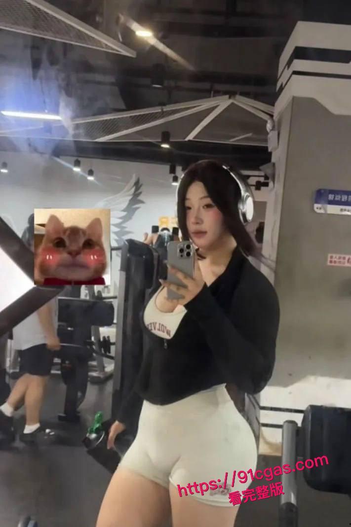 南京航空大学极品巨乳学生妹被金主包养，超辣身材摆拍画面太炸了