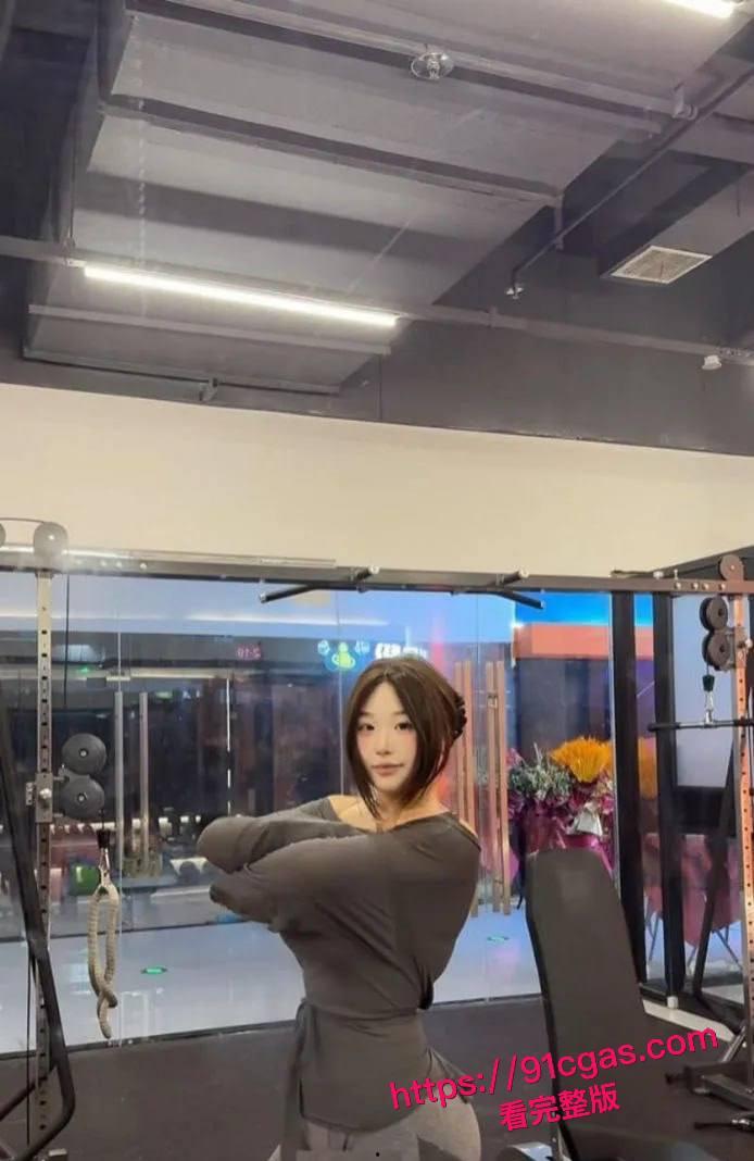 南京航空大学极品巨乳学生妹被金主包养，超辣身材摆拍画面太炸了-6