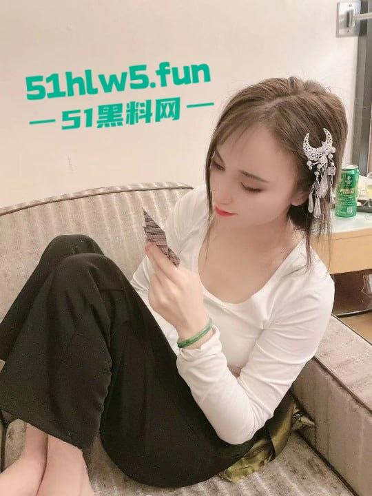 抖音火山版擦边网红【薇薇】被前任曝光做爱视频私信瞬间爆火,各路老色批砸钱约操。-8