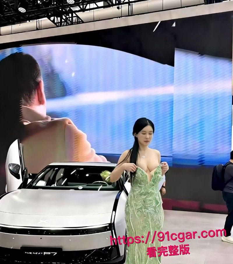 广州小鹏车展模特不雅视频传疯了 女主身份深扒竟是亚洲小姐冠军吴丹 绿裙车展模特视频曝光！-12