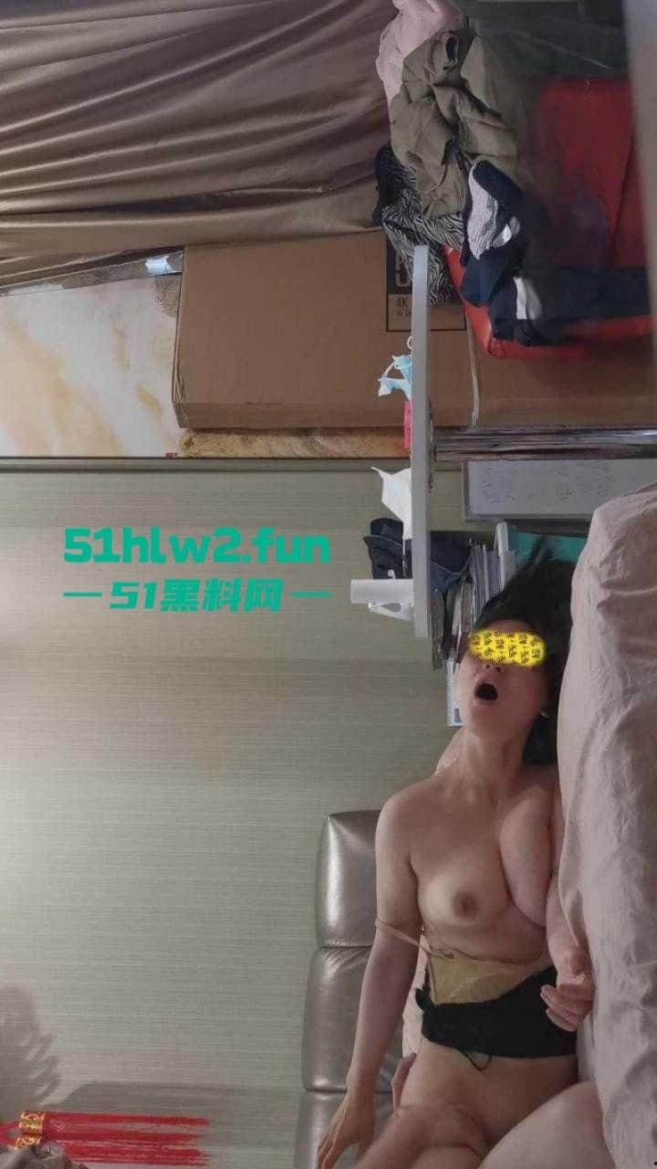 这下可算是遇上了被耕坏的田，调教白领骚货绝色眼镜人妻欲求不满喜欢约炮，被炮友站起来当越野车开！-5