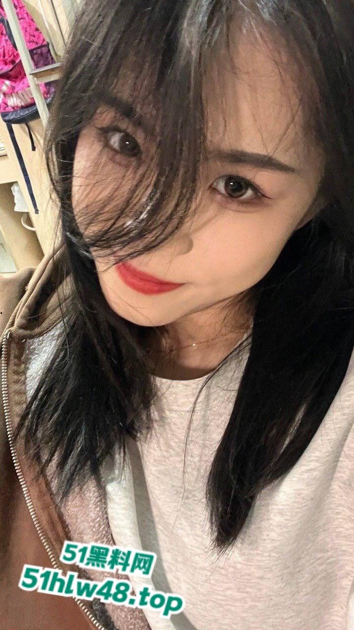 长清大学门事件，高颜值甜美学生妹，纤细高挑的黑丝AJ女被大屌体育生爆操抽插，搞得全校人尽皆知！-2