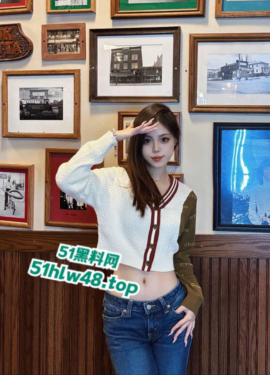 长清大学门事件，高颜值甜美学生妹，纤细高挑的黑丝AJ女被大屌体育生爆操抽插，搞得全校人尽皆知！-8