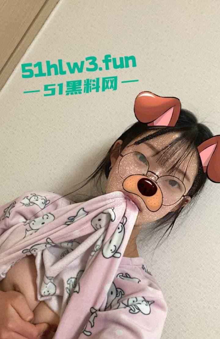 韩国极品学生妹身材纤细大奶翘臀，小穴粉嫩无毛全裸自拍勾引，渴望被有钱大叔包养。-2