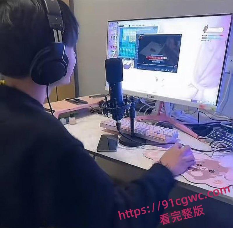 抖音340万粉网红少涵自曝猛料 男友伍六七出轨操粉 无套内射女粉为其打胎 性爱视频曝光实锤无疑!-1