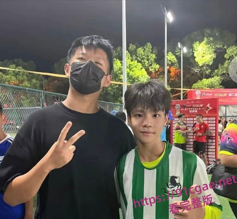 足球天才泰迪少年詹景源丑闻曝光 改年龄欺骗少女感情 网传出轨32岁空姐5P?-7