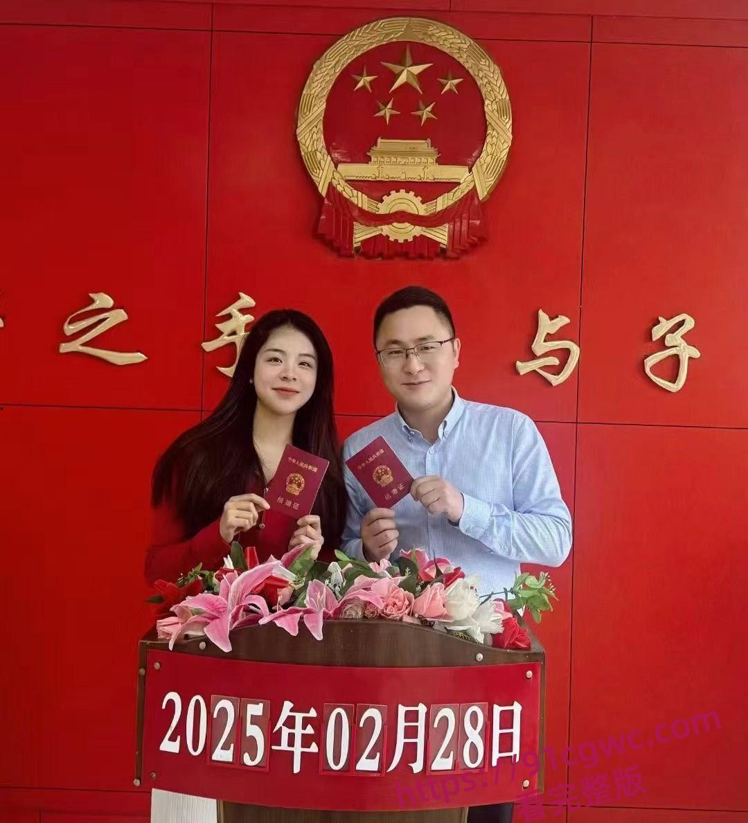 广西壮族自治区口岸管理局局长 周玉财 婚内出轨被公务员老婆堵门 邮储银行小三裸体缠绵视频曝光!-6