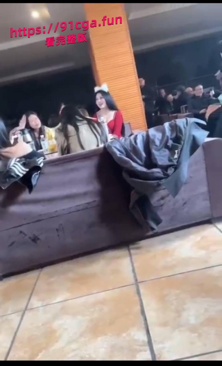 四川绵阳青龙舞厅探店记:艺术生兼职,舞厅不跳舞,纯选人带走干快餐!-1