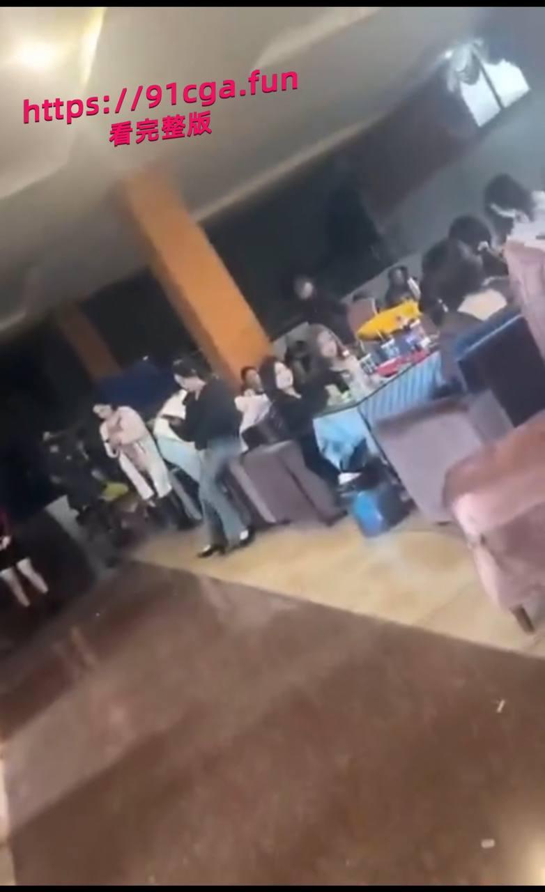 四川绵阳青龙舞厅探店记:艺术生兼职,舞厅不跳舞,纯选人带走干快餐!-2