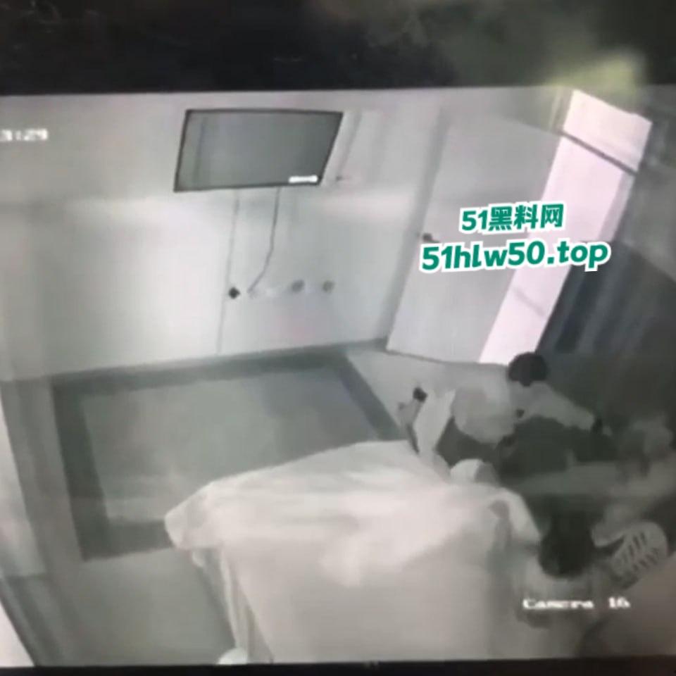 真实偷情捉奸杀人现场,狗男女酒店偷情被老公发现闯入,酒店监控偷拍到惊悚一幕当场刀杀两人!-3