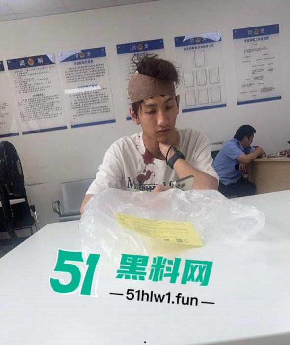 杭州男模【江江】自称网络乞丐，讹上谁就不放过不断纠缠，最终遭人暗算暴打脑袋开瓢。-17