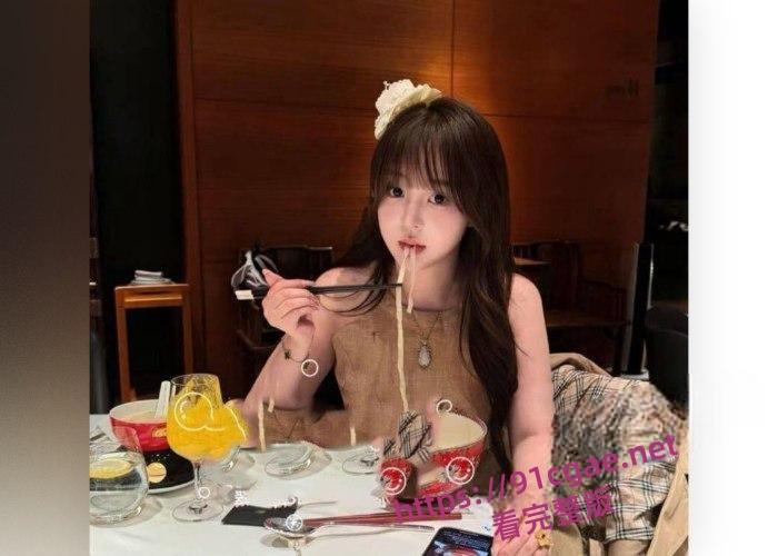 河北女大学生林雪瑶与男友做爱初体验,清纯校花宾馆女上位骑乘被男友后入全身颤抖-1