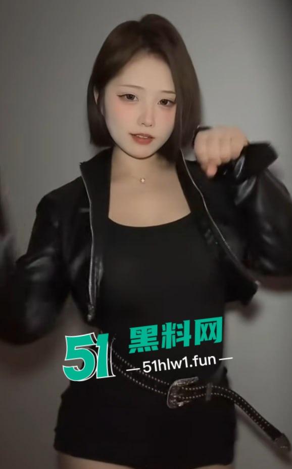 抖音网红【凹菟嫚】大尺度观音坐莲视频流出,肉感巨胸翘臀摇得地动山摇,白虎逼若隐若现真懂男人!-4