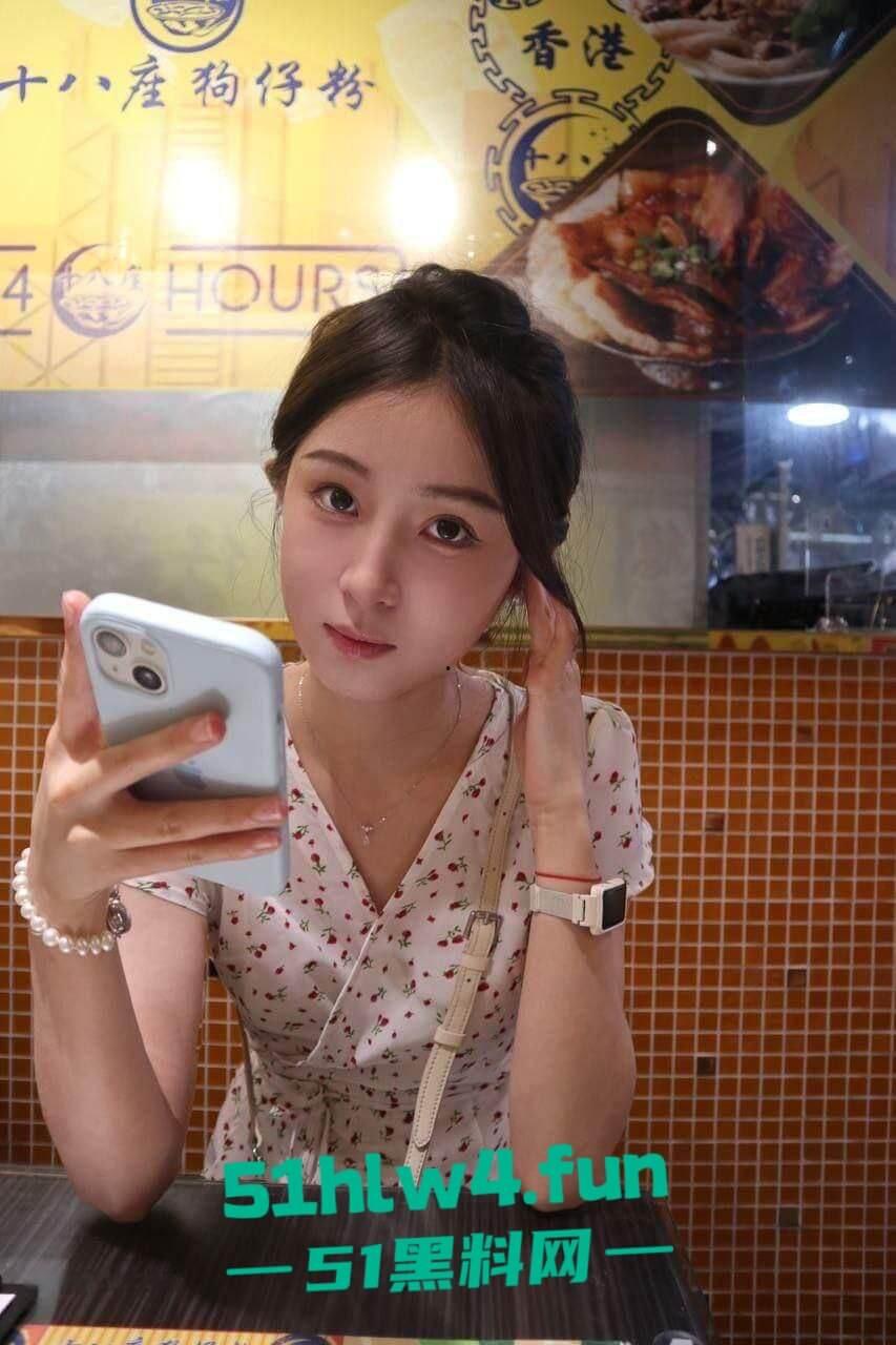 安徽安庆师范大学校花女神【张梦琪】顶级颜值嫩妹女神,被男友曝光私密照和性爱视频。-6