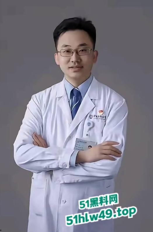 中日友好规培淫医【董袭莹】陪睡多人骚迹斑斑,勾搭主刀大夫肖飞手术室发泼调情让病人晾在手术台。-8