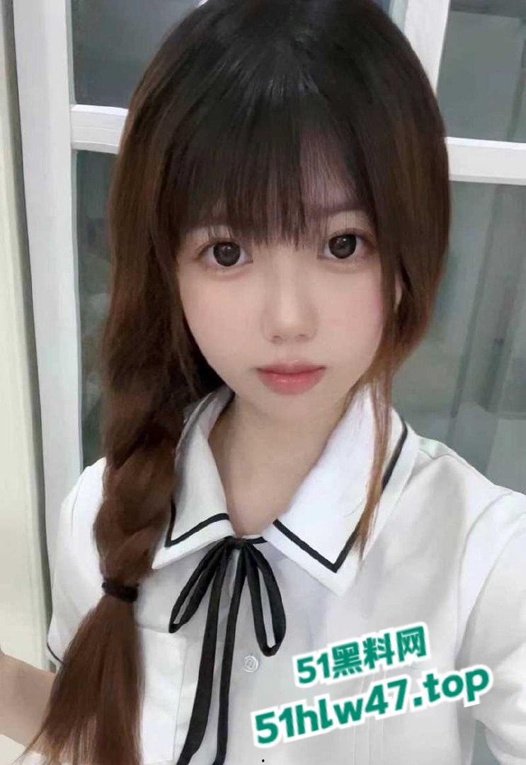 抖音极品萝莉【小佳呆呆的】定制福利流出，锁骨痣加同款手链完全实锤本人无疑，果然福利姬才是出路！-1