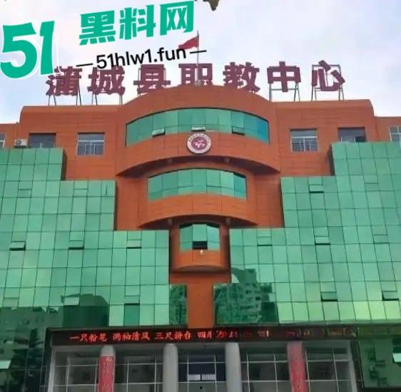 陕西蒲城17岁高三学生坠亡 家长深夜接班主任电话后被学校看管 真相疑点重重引热议!-14