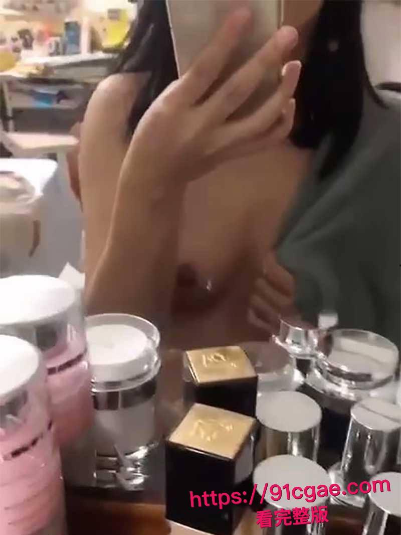 微信数百人大群 惊现极品骚浪小仙女！语音直播和老公做爱实况 大赞亲夫粗长持久 发露脸口爆淫片 引群内淫男浪女集体高潮！-3